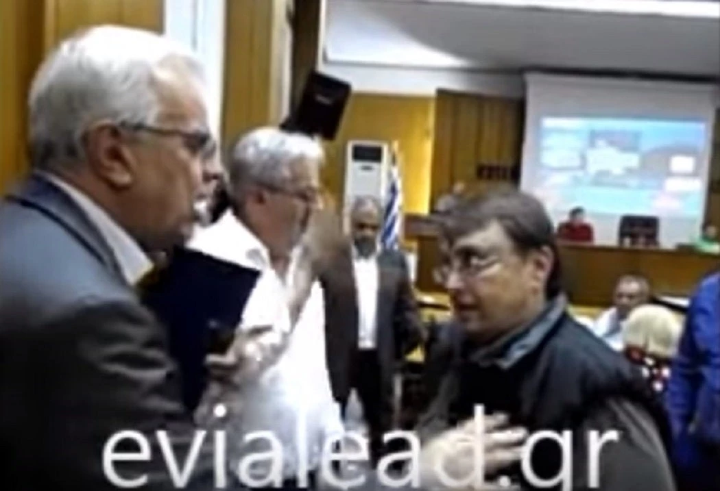 Οργή λαού! Δεν μπορούν να σταθούν πουθενά – «Τα άκουσε» από κτηνοτρόφο ο υπουργός Αγροτικής Ανάπτυξης – Βίντεο